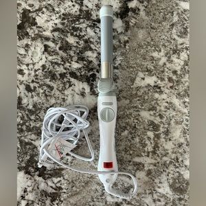 Beachwaver S1 Dual Voltage White Rotating Curling Iron